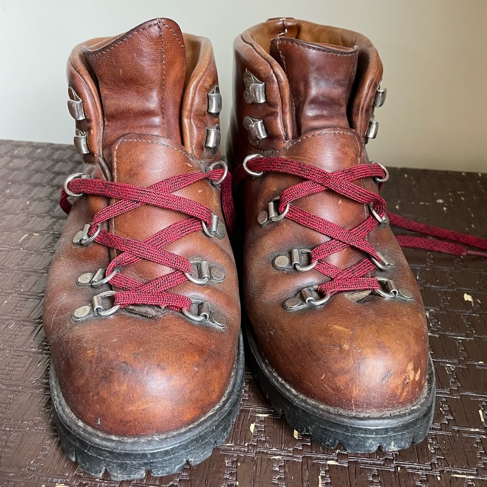 Vintage Danner hiking boots; men’s size 8-1/2 D; brown